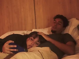 No puedo dejar de tocarme y tuve que poner mi pene en la boca de mi hermanastra (por poco nos descubren) FANTASIAHARDCORESEX